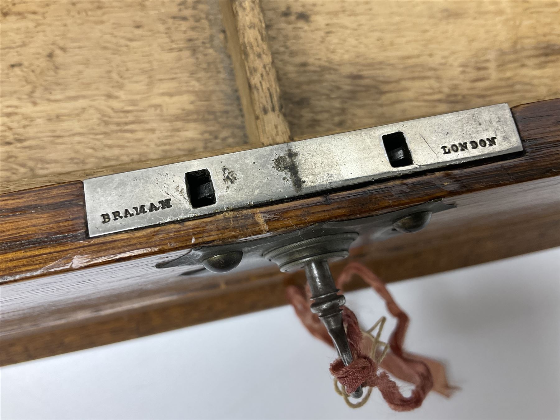 Victorian oak tantalus, mirrored high-back with recess for housing the decanters, behind a hinged box, with cribbage board to the concealed drawer below, marked Barman, London, H33cm, L37cm