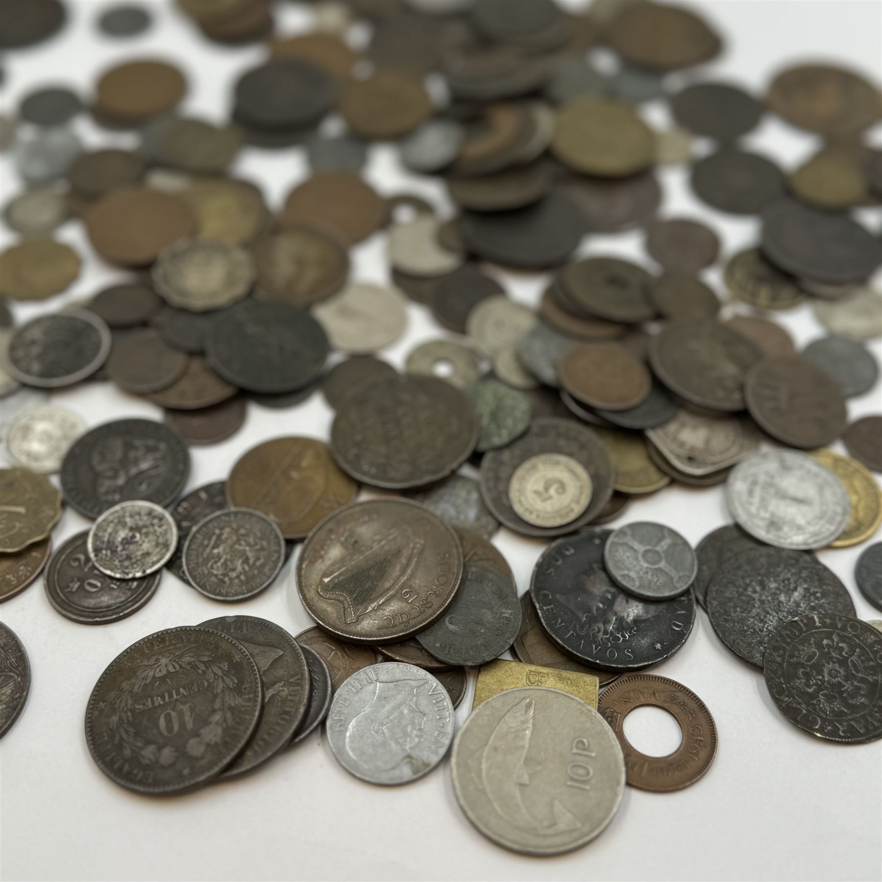 World coins, including United States of America 1828 one cent and 1859 one cent, Nova Scotia 1864 one cent, Newfoundland 1885 one cent, South Africa 1898 one penny etc