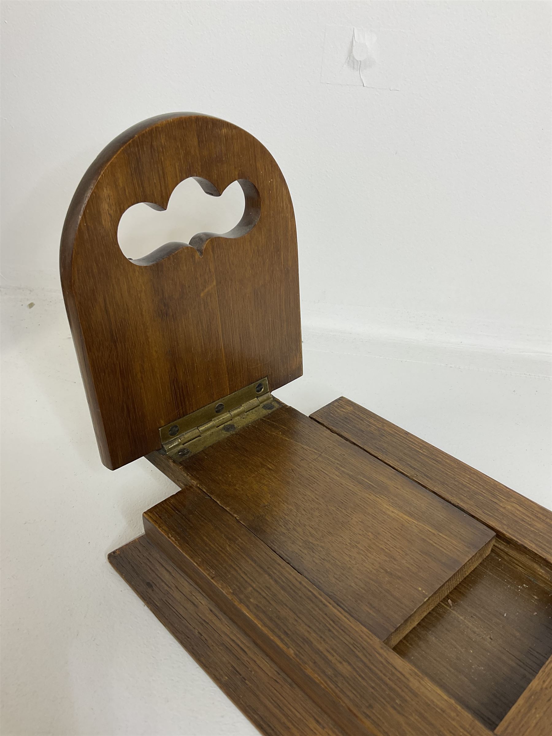 Victorian Betjemann oak book slide, of typical form, the curved hinged and sliding supports with mounted brass Gothic strapwork, stamped Betjemann's Patent 18026, H16.5cm W34cm D15cm