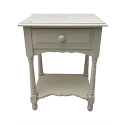 Cream-painted 5' King-size bedstead, shaped headboard carved with foliage cartouche; together with cream-painted bedside table, fitted with single drawer over undertier (W50cm, D40cm, H65cm) 