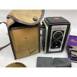 Kodak Duaflex II camera with case, quantity of coins to include Queen Victoria Bun Head pennies, Ever-Ready men's razor in case with blades, compacto mirrors etc