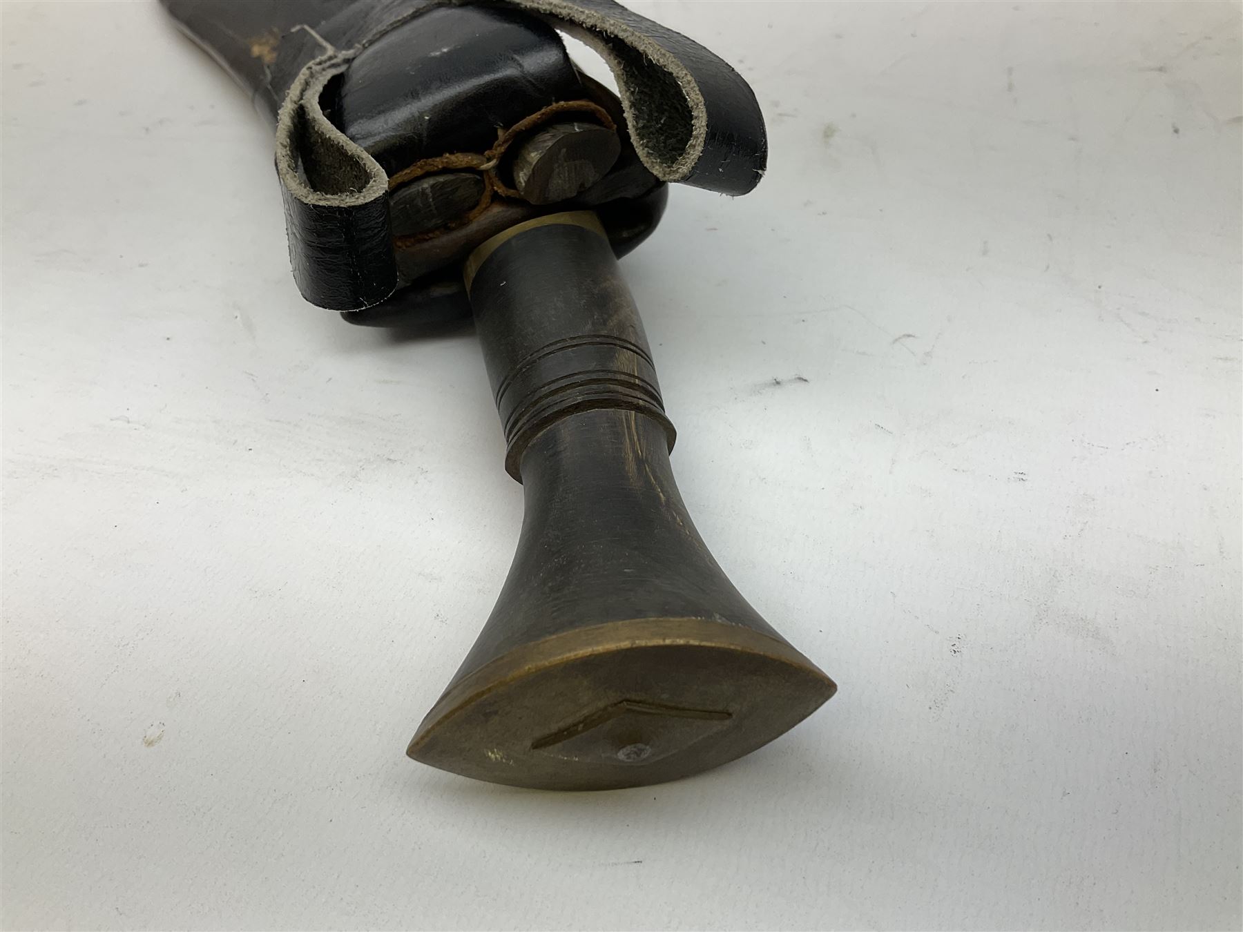 Post WW2 Gurkha kukri, in leather scabbard complete with two skinning knives, 42cm overall