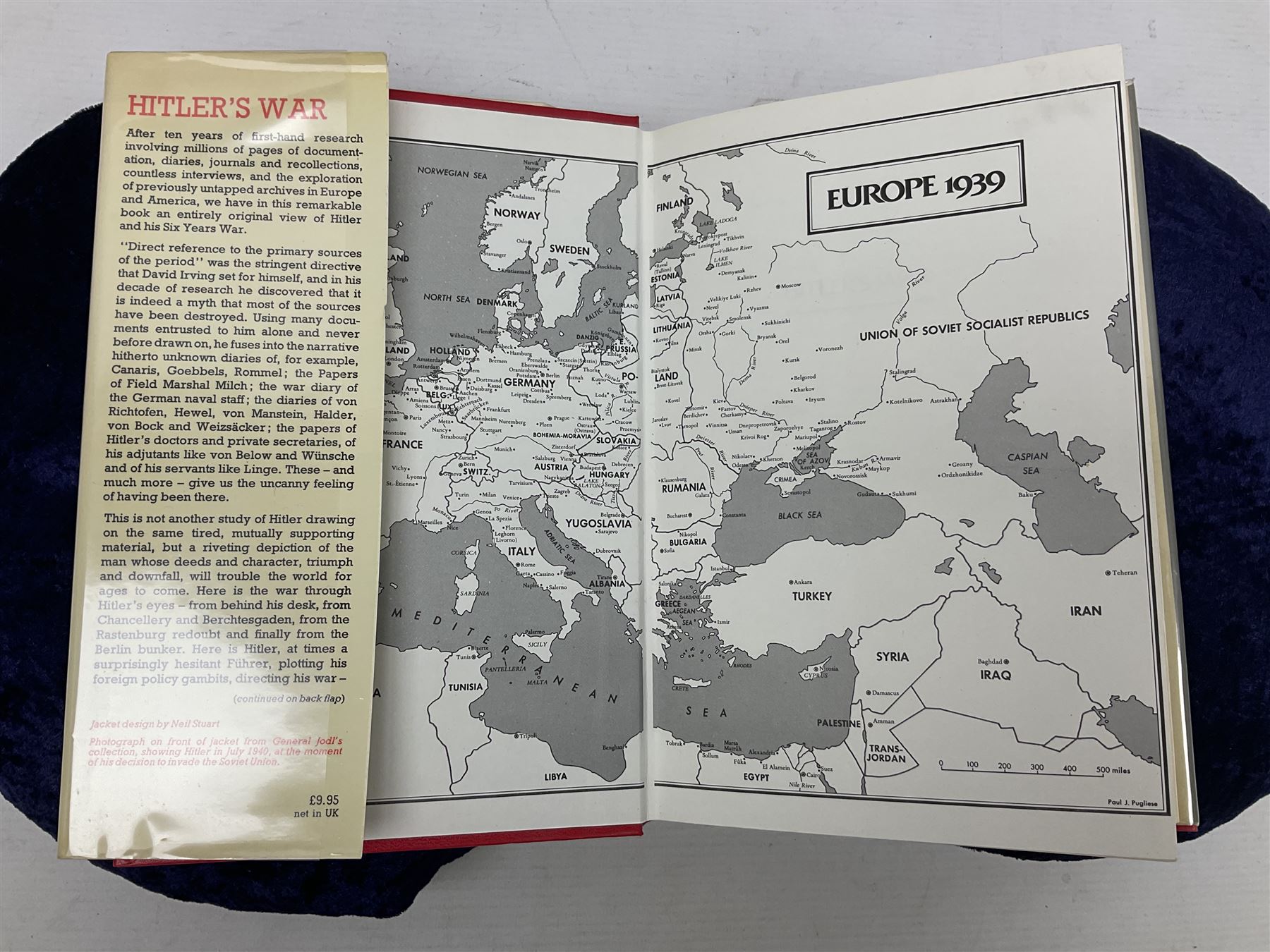 Irving David: Hitler's War. 1977 First GB printing. Dustjacket.