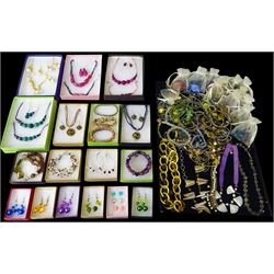 Assorted costume jewellery to include bracelets, necklaces, and earrings, including boxed matching sets 