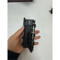 Four Bachmann Branch Line ‘00’ gauge Gresley J39 Class 0-6-0 locomotives, comprising 31851 no.64964 in BR black livery with early crest, 31851A no. 64958 in BR black with early emblem, 31852 no. 64967 in BR black with late crest and 31852A no. 64970 in BR black with late crest, all boxed 