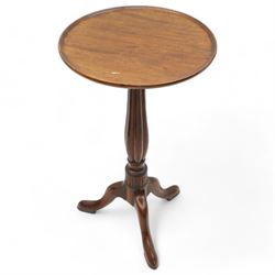 George III mahogany tripod wine table, circular dished top with moulded edge, bulbous lobe carved stem with triangular collar decoration, fluted lower stem over three out-splayed supports 