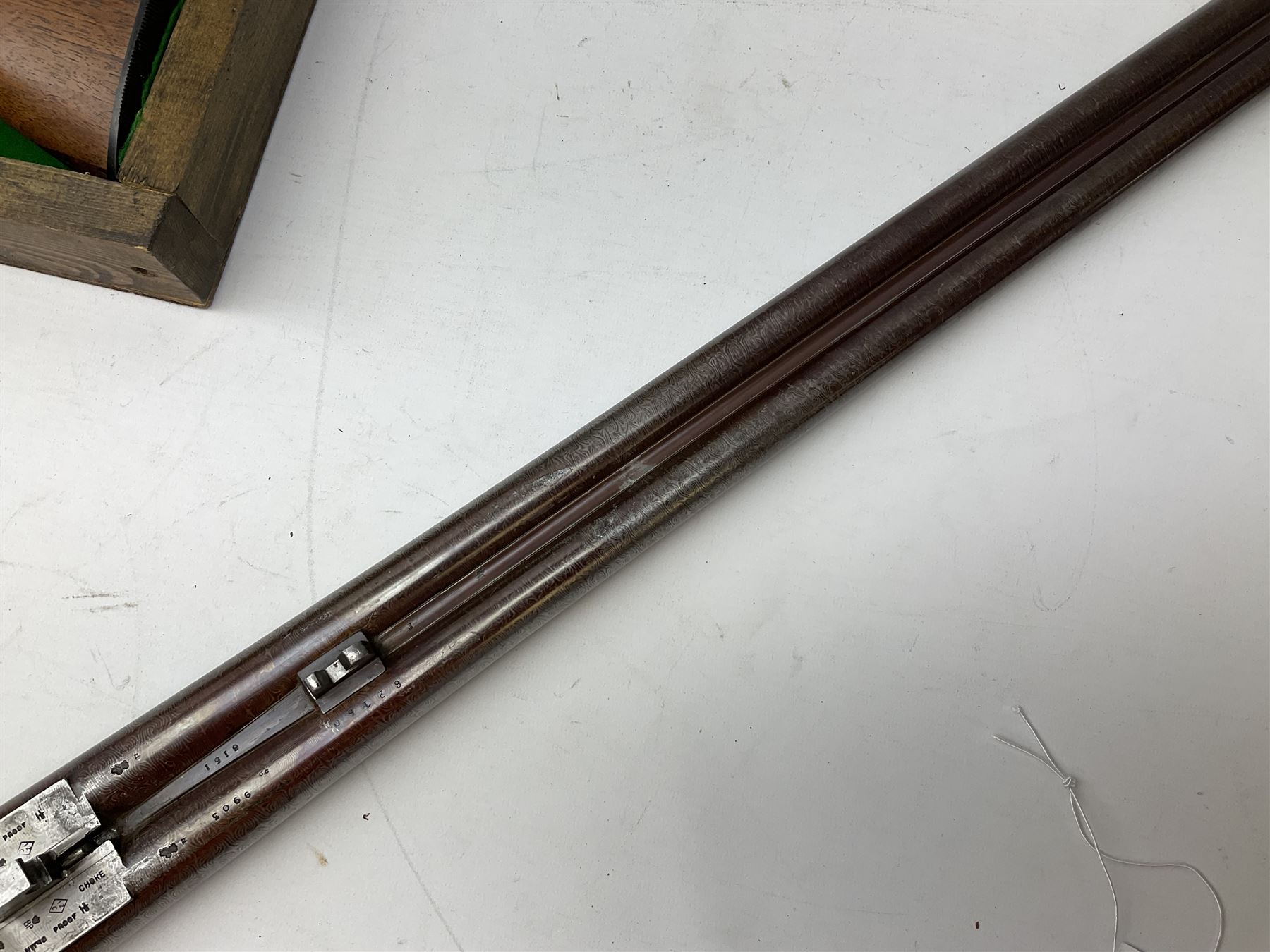 Midland Gun Company Birmingham & London 12-bore side-by-side box-lock non-ejector double barrel shotgun with 76cm damascus barrels, Prince of Wales style walnut stock with chequered grip and fore-end, top safety and engraved lock no.62160 L120cm overall; in scratch built baize lined wooden case. SHOTGUN CERTIFICATE REQUIRED.