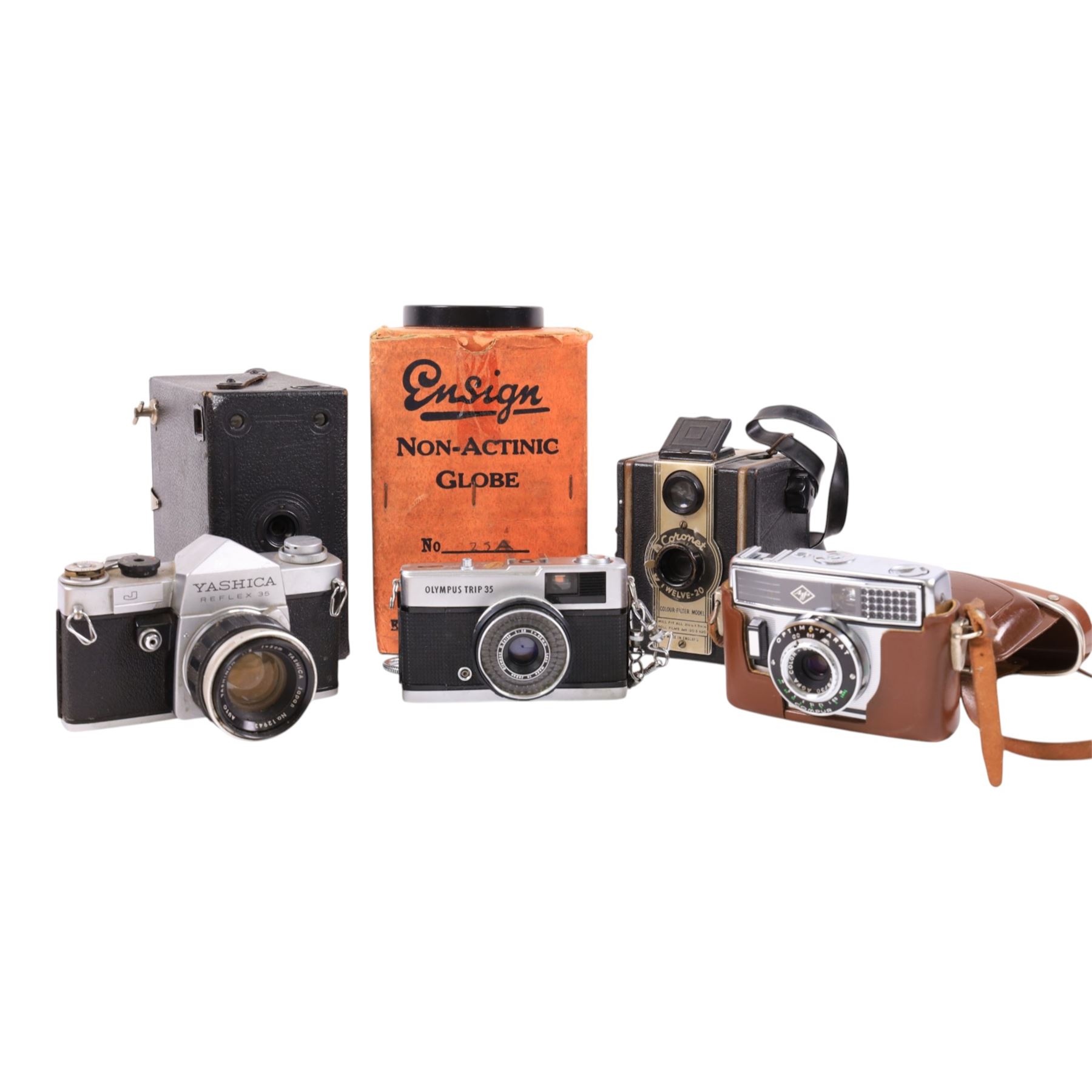 Collection of cameras, lenses and equipment including Bolex Paillard Zoom Reflex P2, Yashica Reflex 35, Coronet Twelve-20 Colour Filter Model etc, variously cased