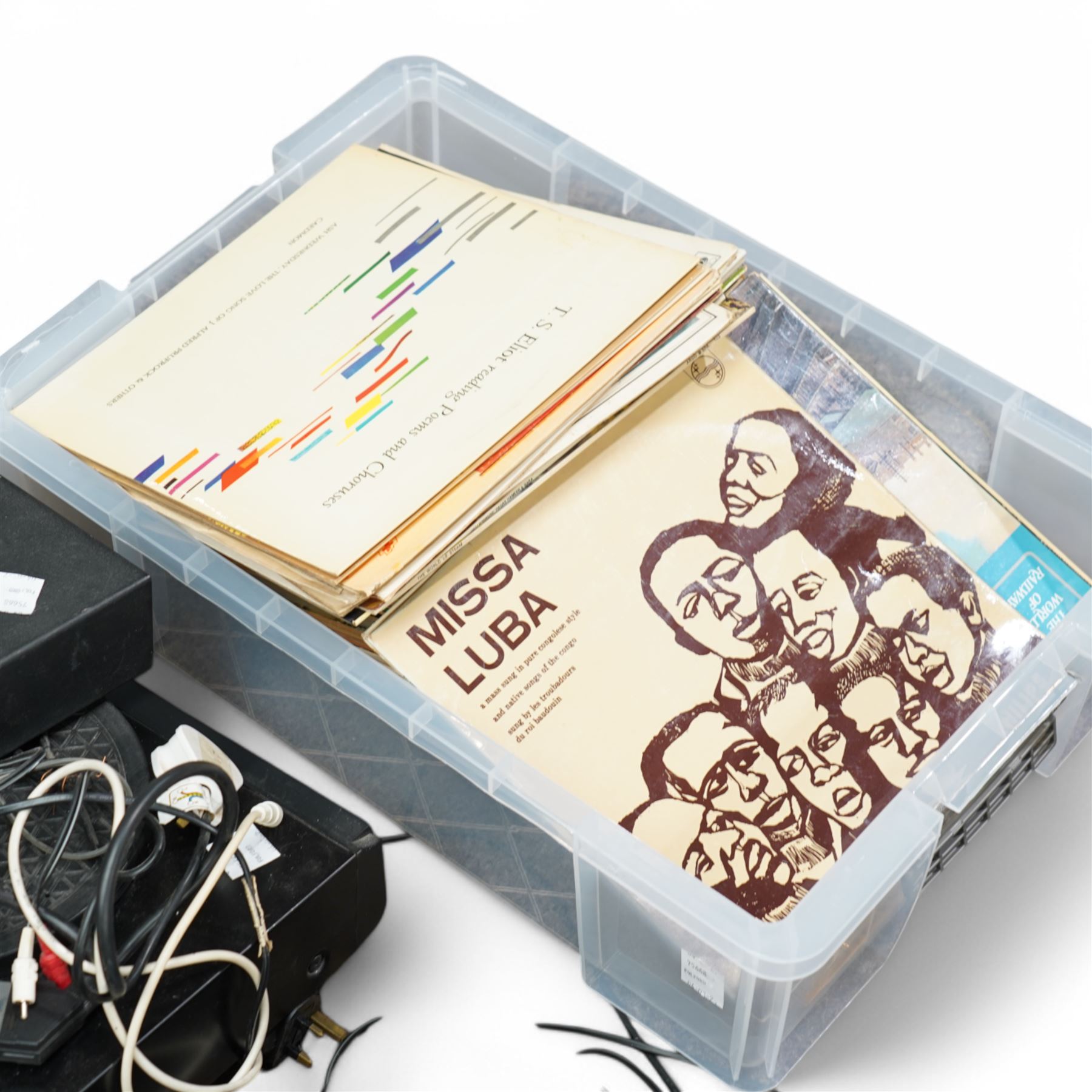 Quantity of HiFi equipment including Yamaha, Technics, etc and a number of records