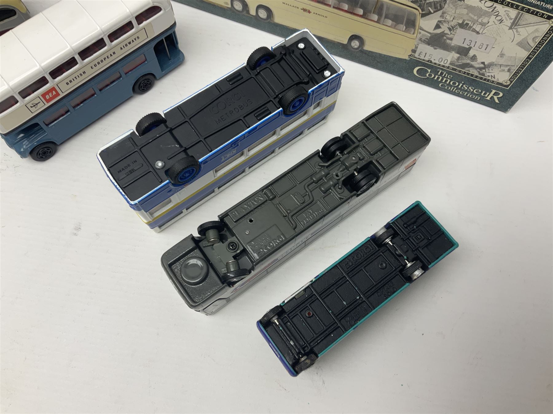 Corgi - twenty-three modern die-cast models of buses and coaches to include 35301, 35303, 35305 and 91916; mostly loose but nine boxed 