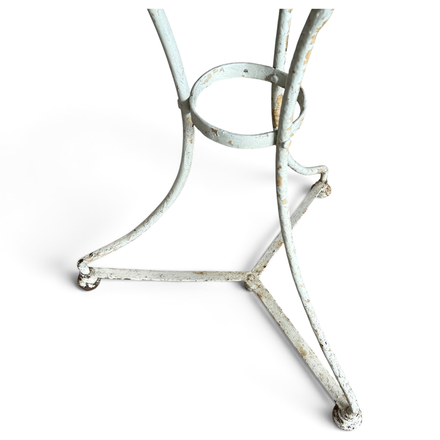 19th century French Arras design garden or bistro table, circular marble top with copper edge, raised on wrought iron triform base, in white painted finish