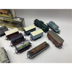 Various makers ‘00’ gauge - large quantity of rolling stock to include boxed Mainline, Graham Farish and Wrenn examples; loose examples to include Hornby, Tri-Ang, Joeuf etc 