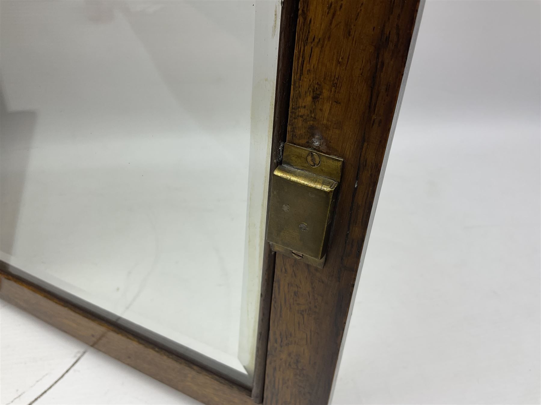 Edwardian oak smokers cabinet with the single glazed door to fitted interior having a single draw and pipe rack, H40cm