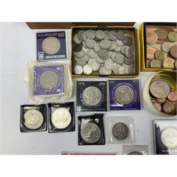 Great British and World coins, including King George V 1916 halfcrown, Great Britain and Northern Ireland 1970 proof coin set, various commemorative crowns, Queen Elizabeth II 2002 five pounds, pre-decimal pennies and other pre-decimal coinage, two United States of America 1887 silver Morgan dollars etc