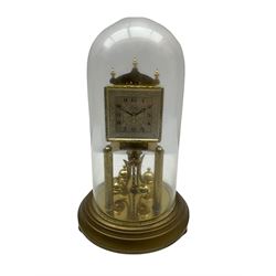 A “Kundo” 400-day torsion clock made by the 20th century German manufacturer Kieninger & Obergfell, with a  decorative square dial and pierced steel hands within a foliate bezel, on a circular base with adjustable feet, four-ball rotary pendulum under a glass shade. 
H30cm
