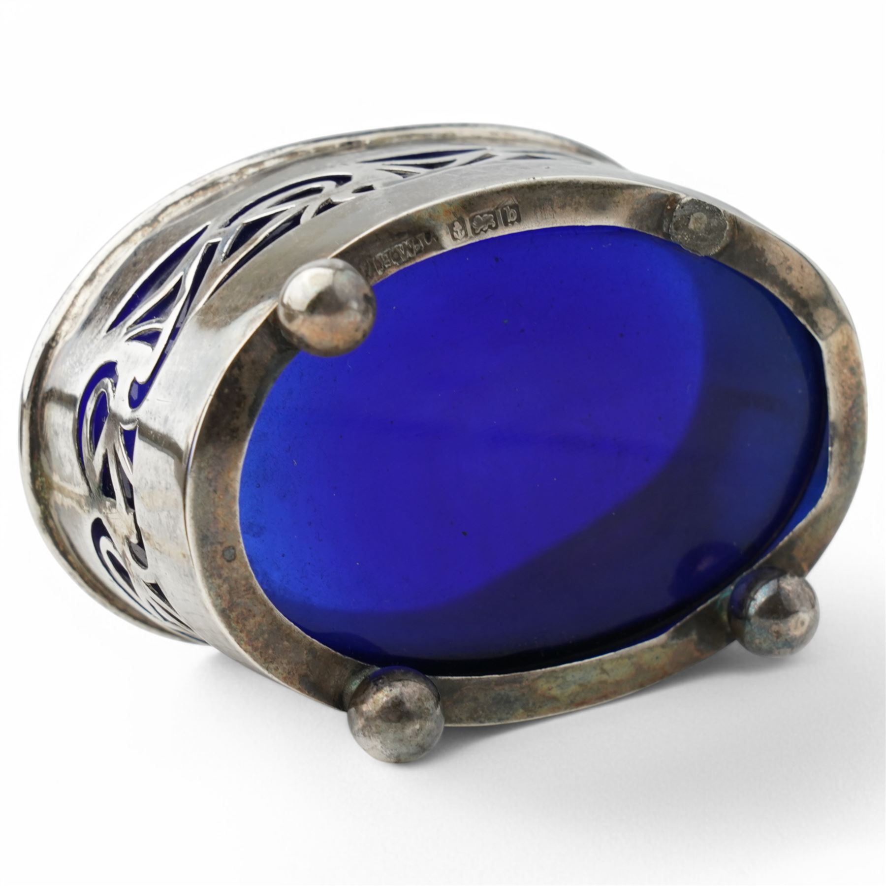 Engine turned silver powder compact Birmingham 1938, silver oval salt and matching pepperette Birmingham 1901, small silver sweetmeat dish and napkin ring