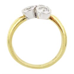 18ct gold three stone round brilliant cut diamond cluster ring, stamped 750, total diamond weight approx 0.60 carat