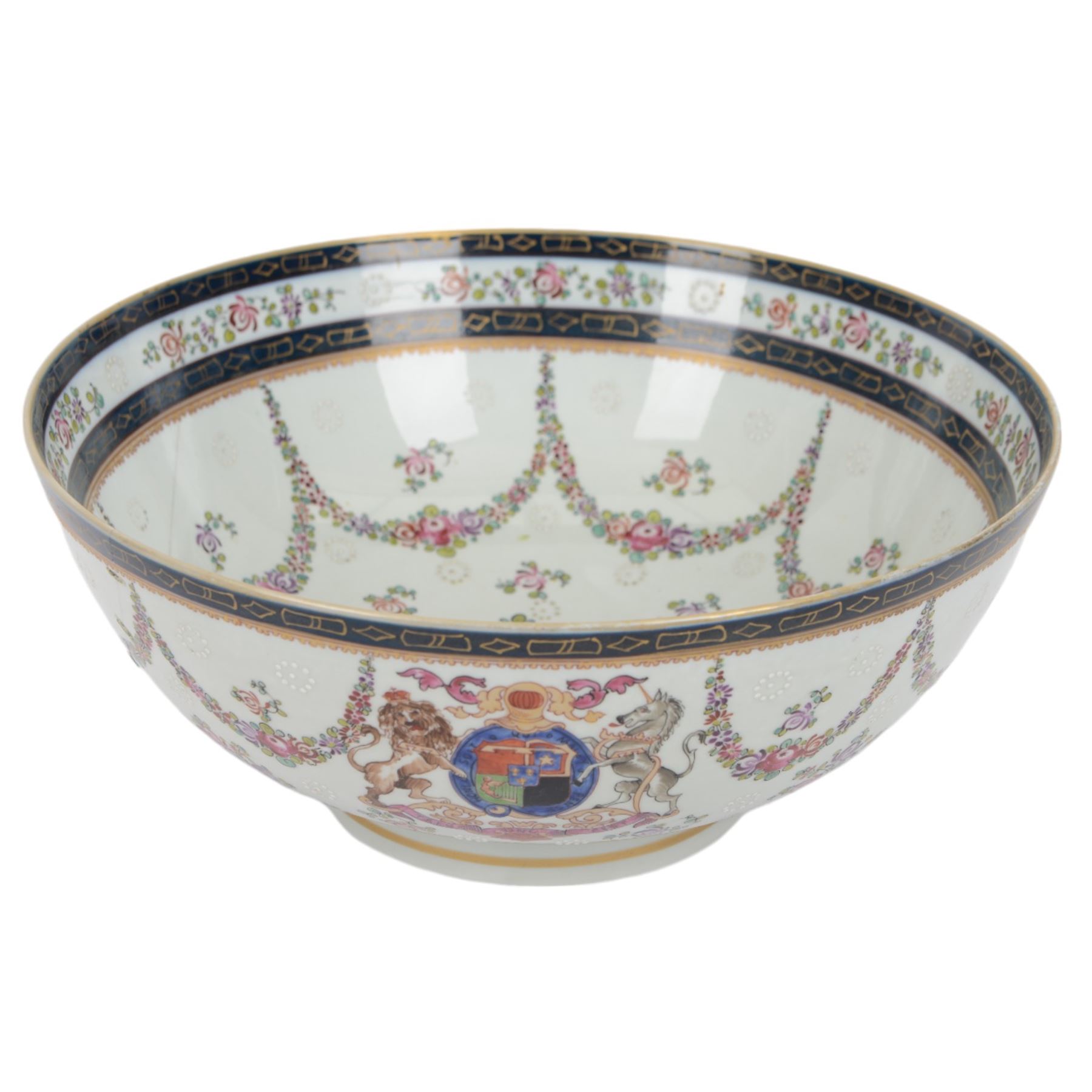 19th century Samson style punch bowl, decorated in the manner of a Chinese export example, with floral sprays and gilt highlighted cobalt blue double border to rim, with armorial crest to exterior, red mark beneath, D35cm