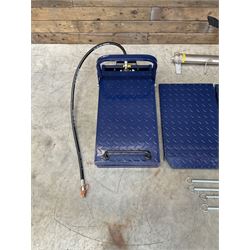 Heavy duty CR06XHD hydraulic vehicle car ramps