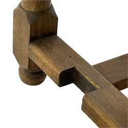 Mid-to-late 20th century oak and beech drop-leaf dining table, gate-leg action base with turned supports