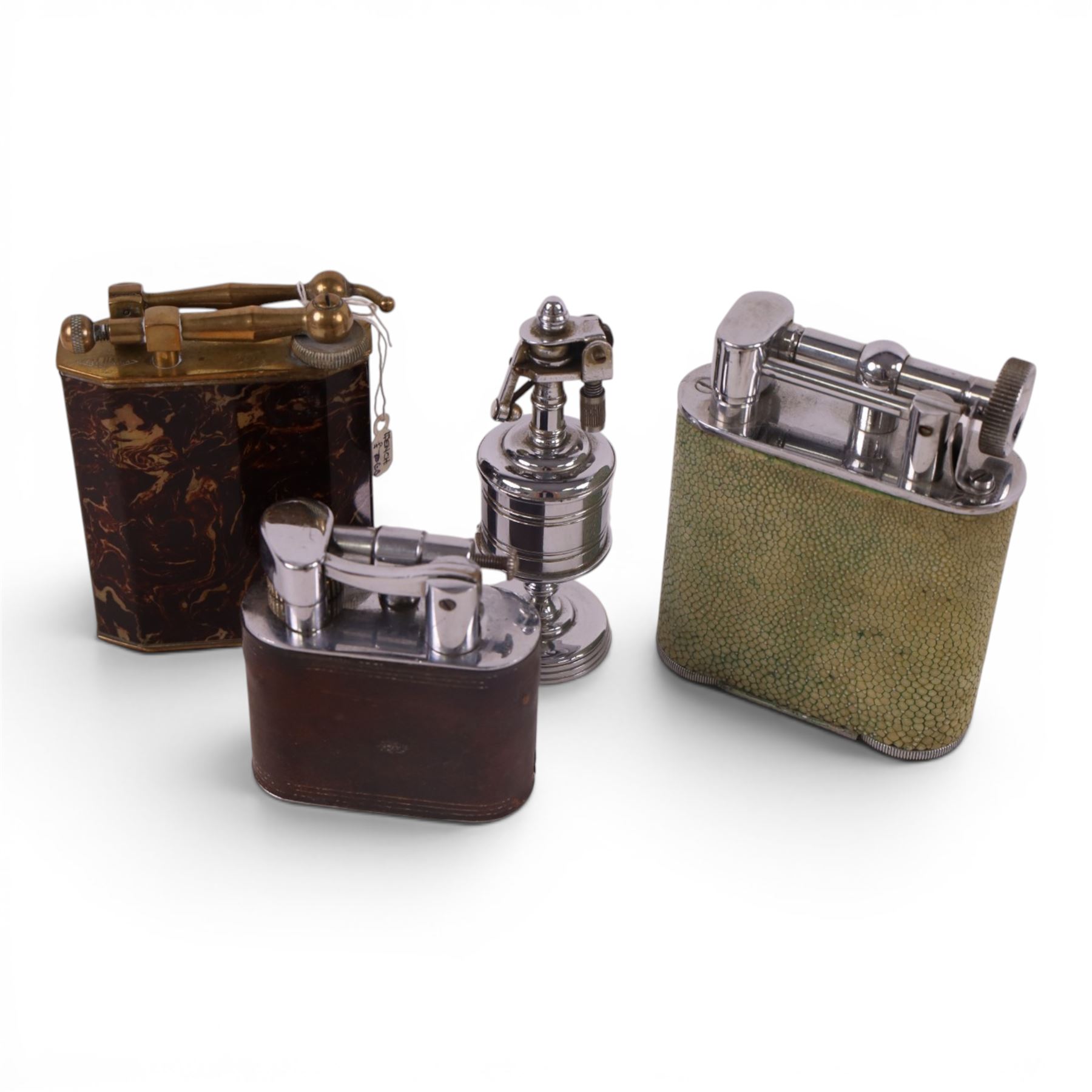 Collection of lighters, including three Art Deco cased lighters, Fujiama table lighter, Parker Roller lighter etc 