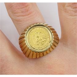 1945 gold Dos Pesos coin, loose mounted in 9ct gold ring, hallmarked