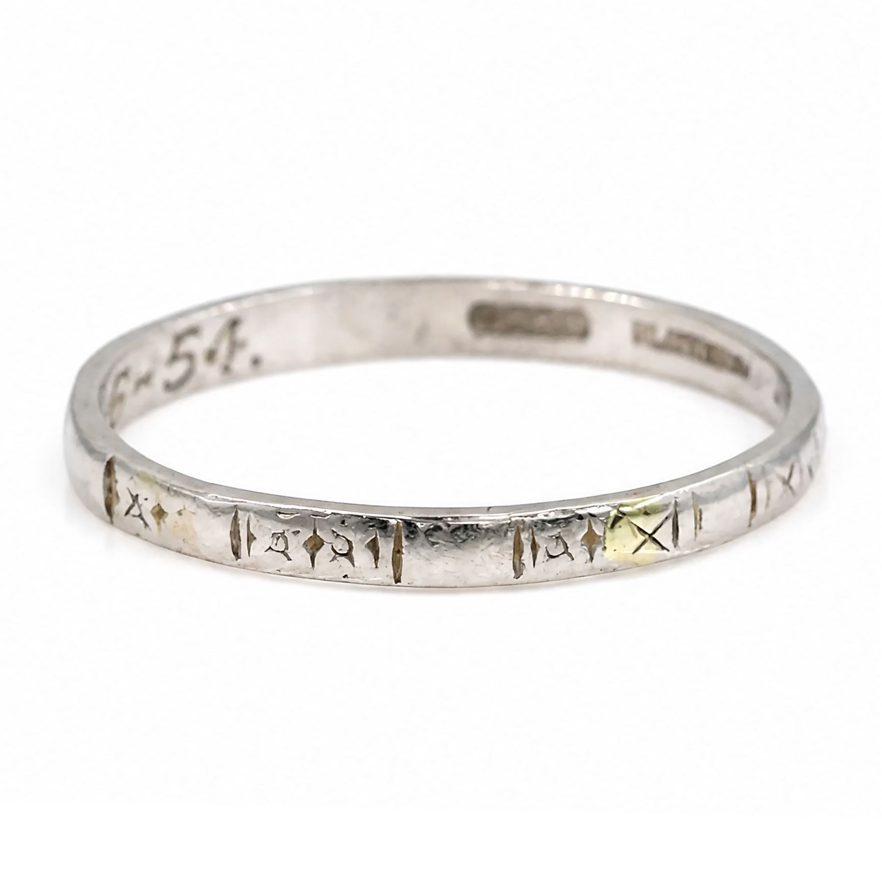 Platinum engraved wedding band, with engraved decoration, stamped