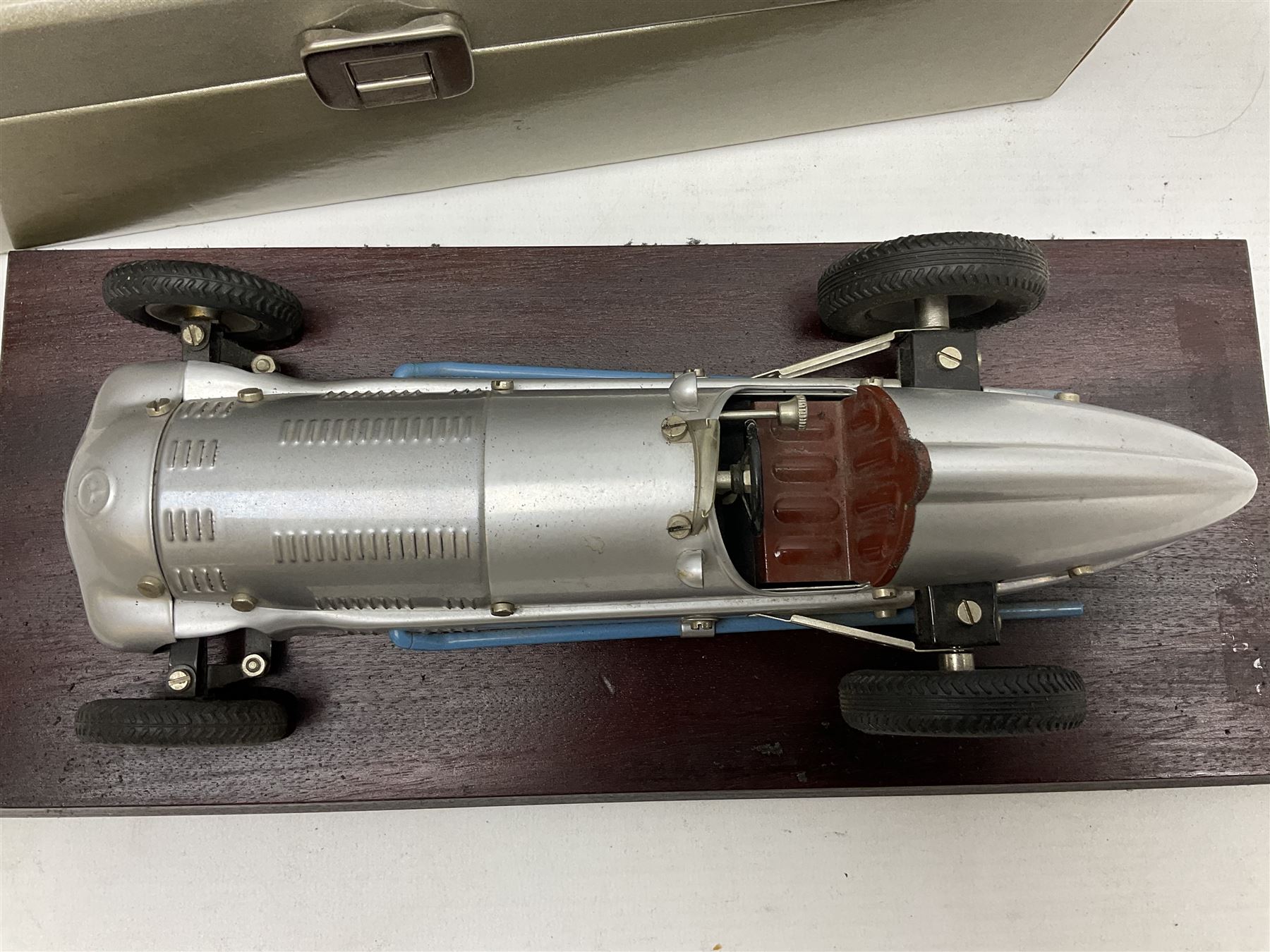 メルクリン メルセデスベンツ シルバー レーサー No.61 メルクリン メルセデスベンツ シルバー レーサー No.61 - メルカリ