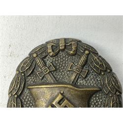 WW2 German General Assault badge and a Wound badge (2)
