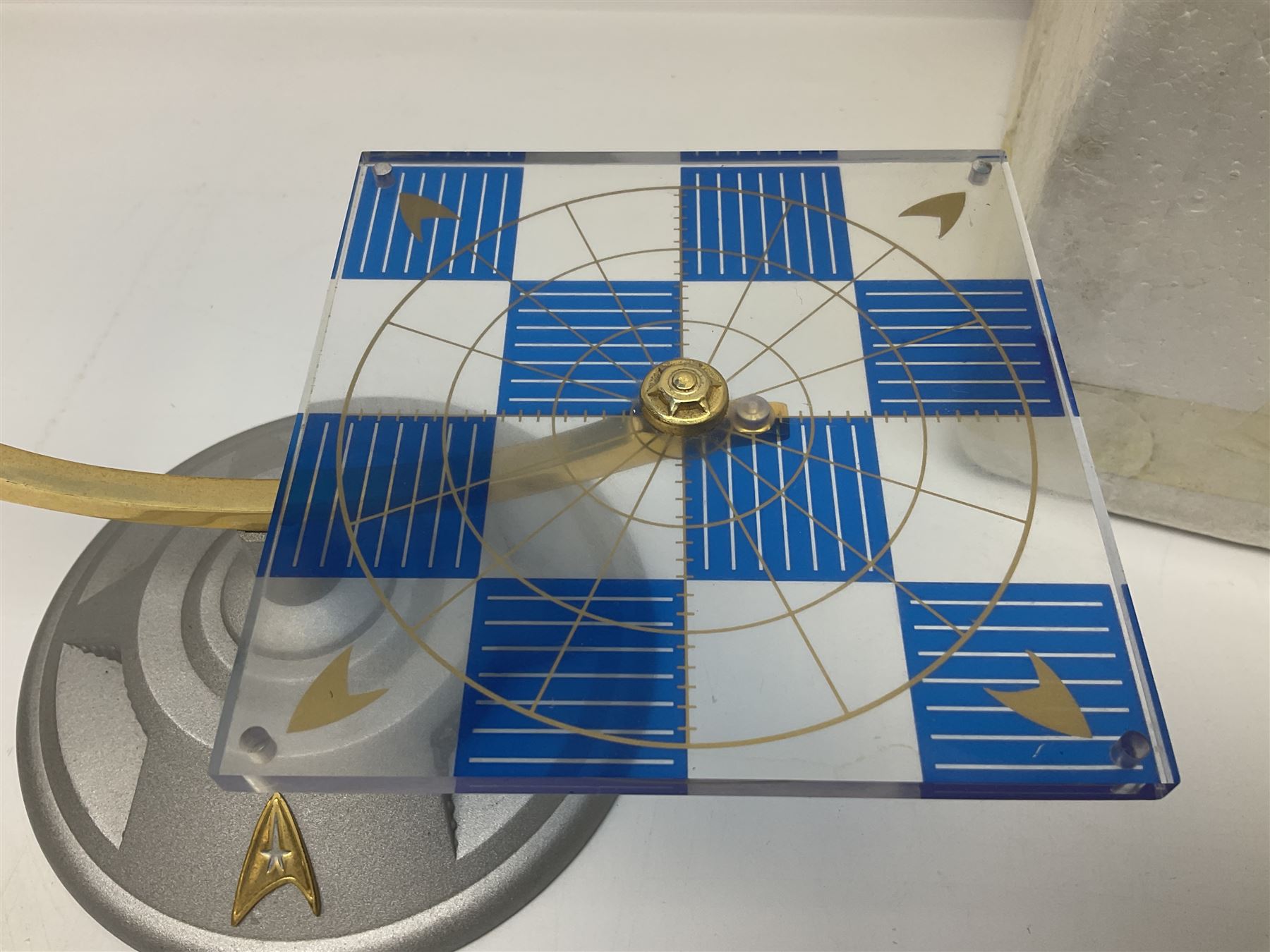Star Trek Franklin Mint 1994 Tridimensional chess set with certificate of authenticity 