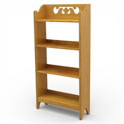 20th century small oak open bookcase, with pierced shaped cresting above four open shelves, beaded upright sides, shaped side panels, raised on shaped feet
