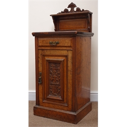  Edwardian figured oak bedside cabinet. shaped raised back with shelf above single drawer and cupboard, plinth base, W45cm, H111cm, D42cm  