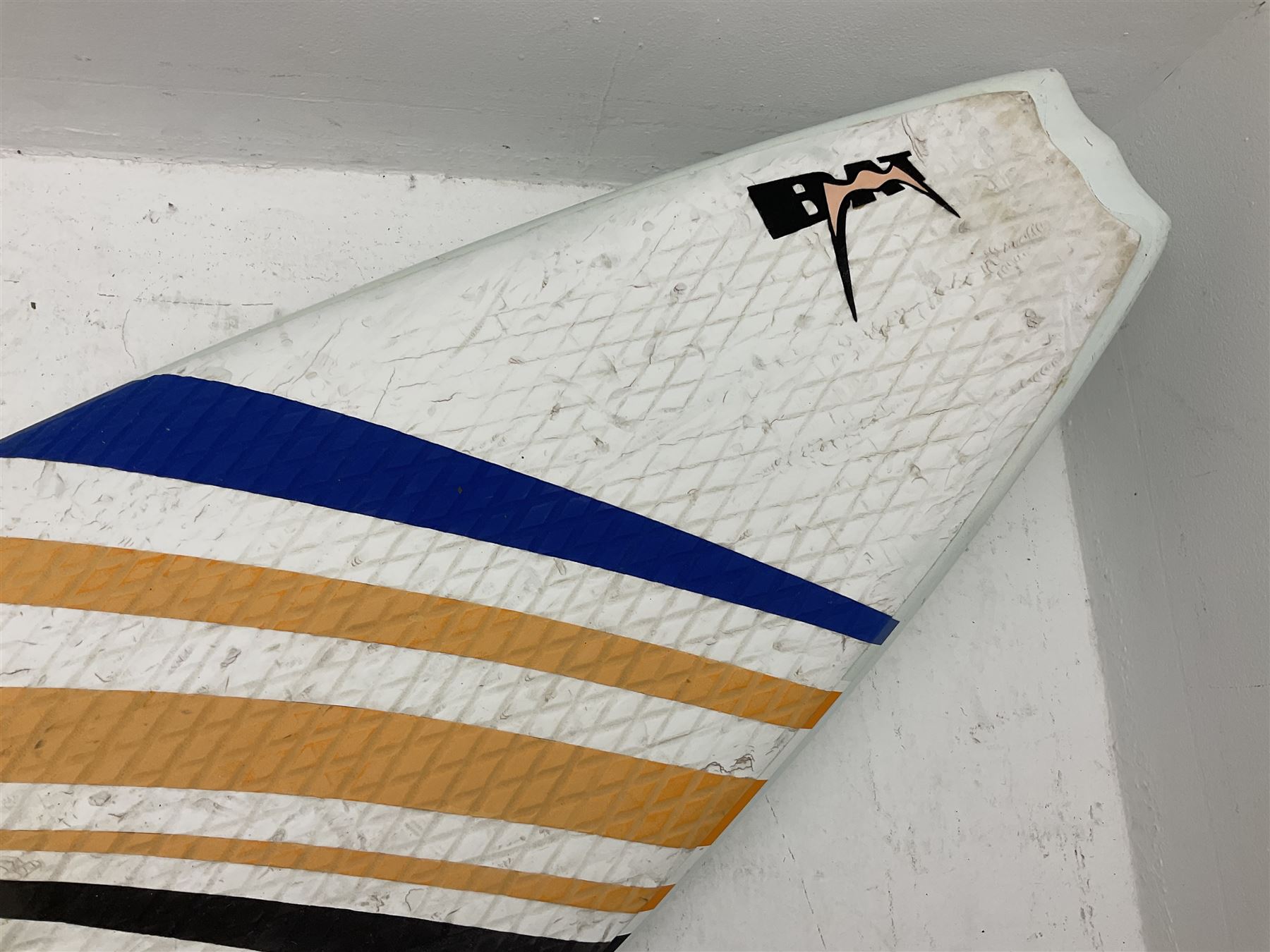 Windsurfing: Fanatic Skate 100 Freestyle windsurfing board, with Fanatic footstraps, L240cm