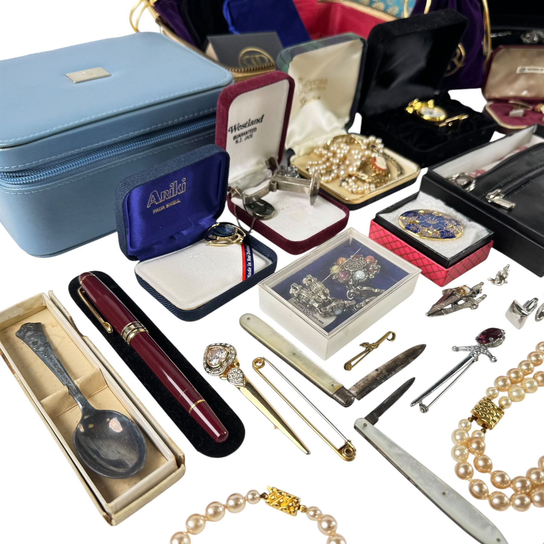 Silver stone set pendant necklace, costume jewellery, including beaded necklaces, brooches, pendants and other collectables