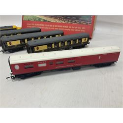 Hornby/Tri-Ang ‘00’ gauge - RS52 The Blue Pullman Electric Train Set comprising diesel pullman motorcar, parlour car and non-powered motorcar with a quantity of track; five further loose models comprising one diesel locomotive, three pullman coaches and one breakdown train unit (6) 