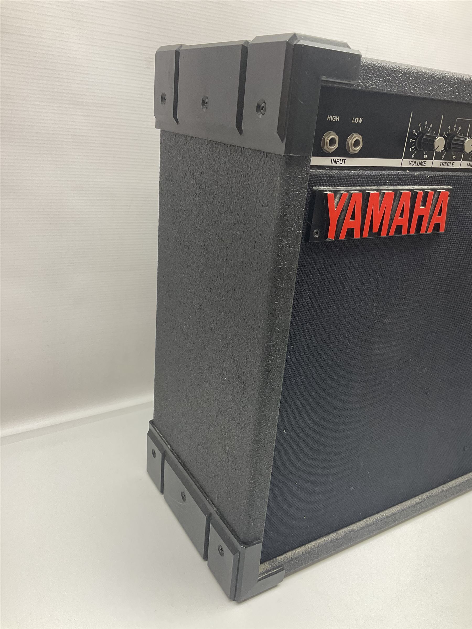 Yamaha VX Series 25B bass amplifier in black, serial no.4376 L49cm