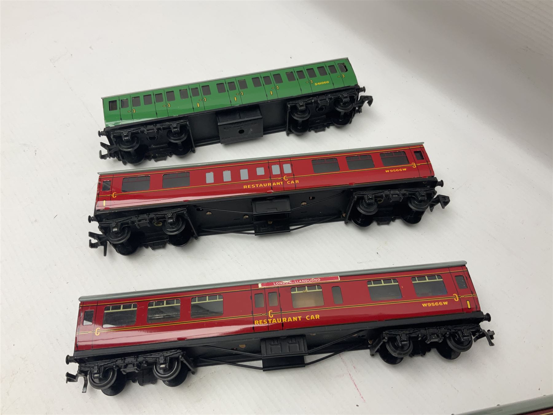 Hornby Dublo - fourteen passenger coaches including Southern Suburban Stock, Gresley Stock, Stanier Stock etc; and TPO Mail Van; all unboxed (15)