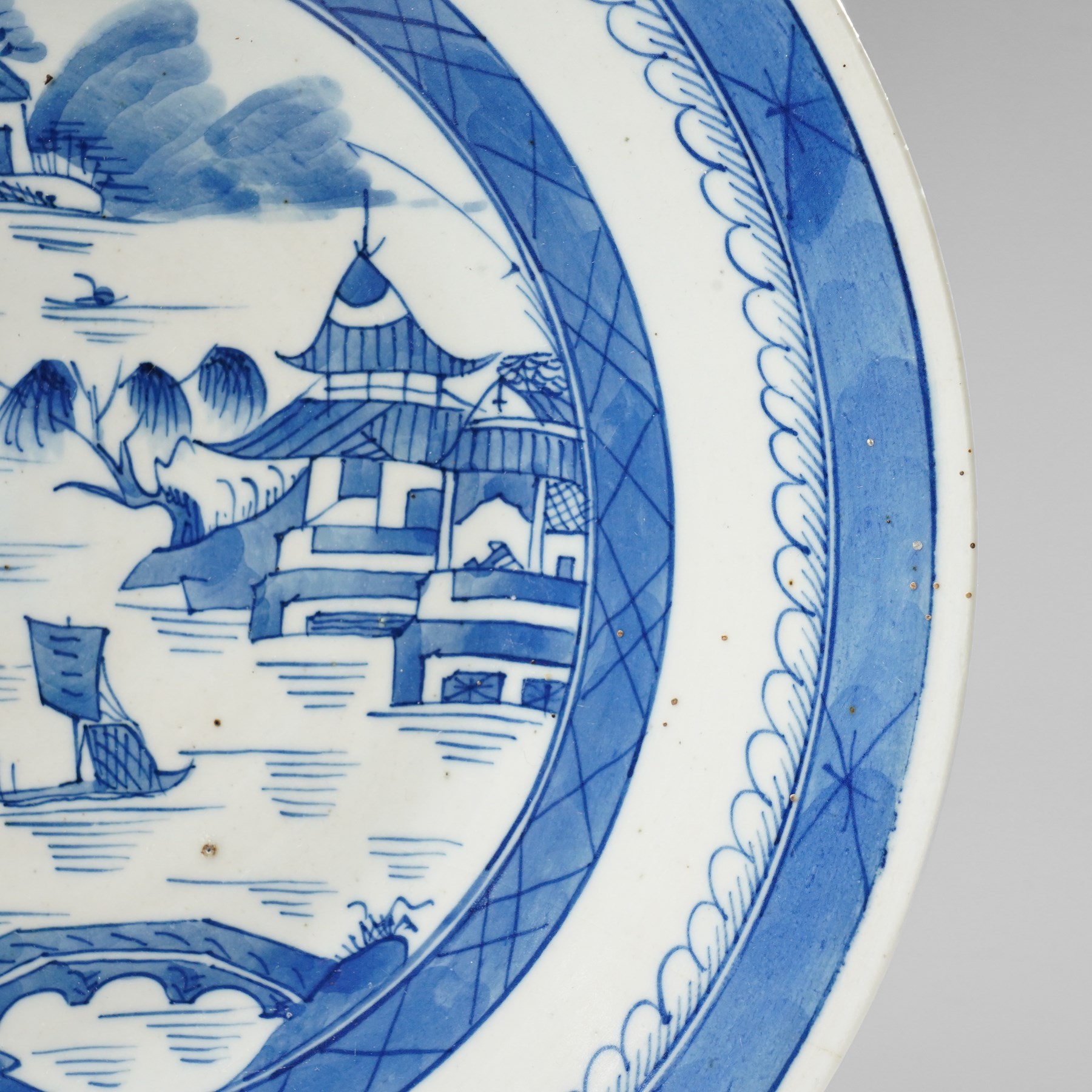 Chinese blue and white charger, late Qing dynasty, painted with a landscape, D37cm 