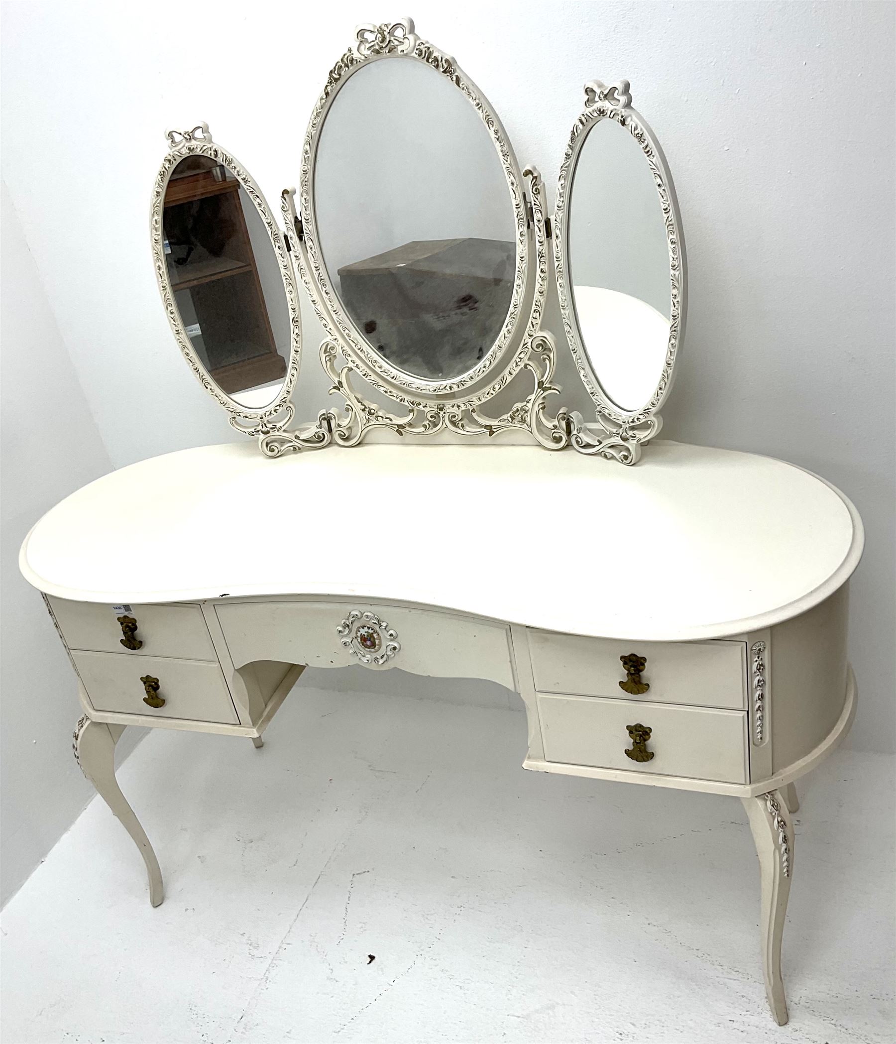 French cream painted kidney shaped dressing table, raised three piece mirror back, five drawers, cabriole legs