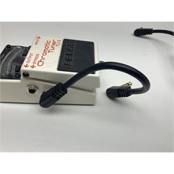 Boss TU-3 Chromatic Tuner; Tomsline Engineering ABR-1 Booster; Ibanez Mini Tube Screamer; Boss DB-30 Digital metronome etc