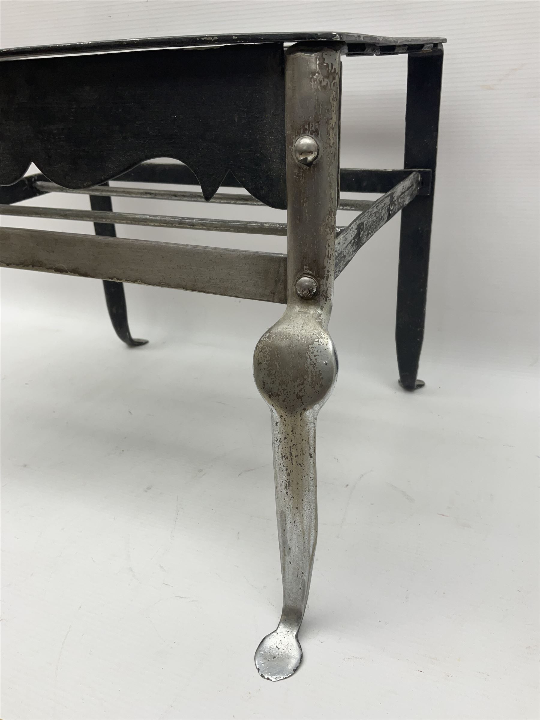 18th century style wrought iron fireside footman/trivet, H30.5cm, W35.5cm