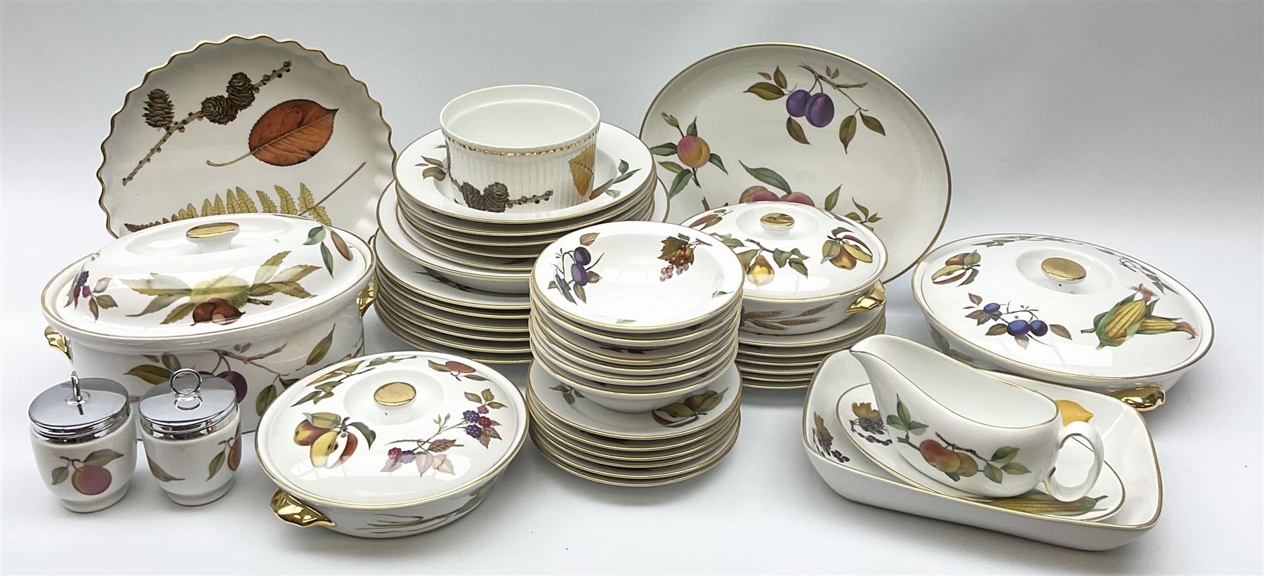 Royal worcester on sale dinner service