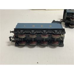 Various makers ‘00’ gauge - Hornby DCC ready LNER 4-6-2 ‘The Mallard’ no.4468 in blue with original box; Lima British Railway Class 33 Bo-Bo diesel locomotive no.33025; quantity of coaches, wagons and track to include Hornby, Lima, Tri-Ang etc (26) 