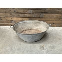Vintage galvanised dolly tub with galvanised tub and two buckets
