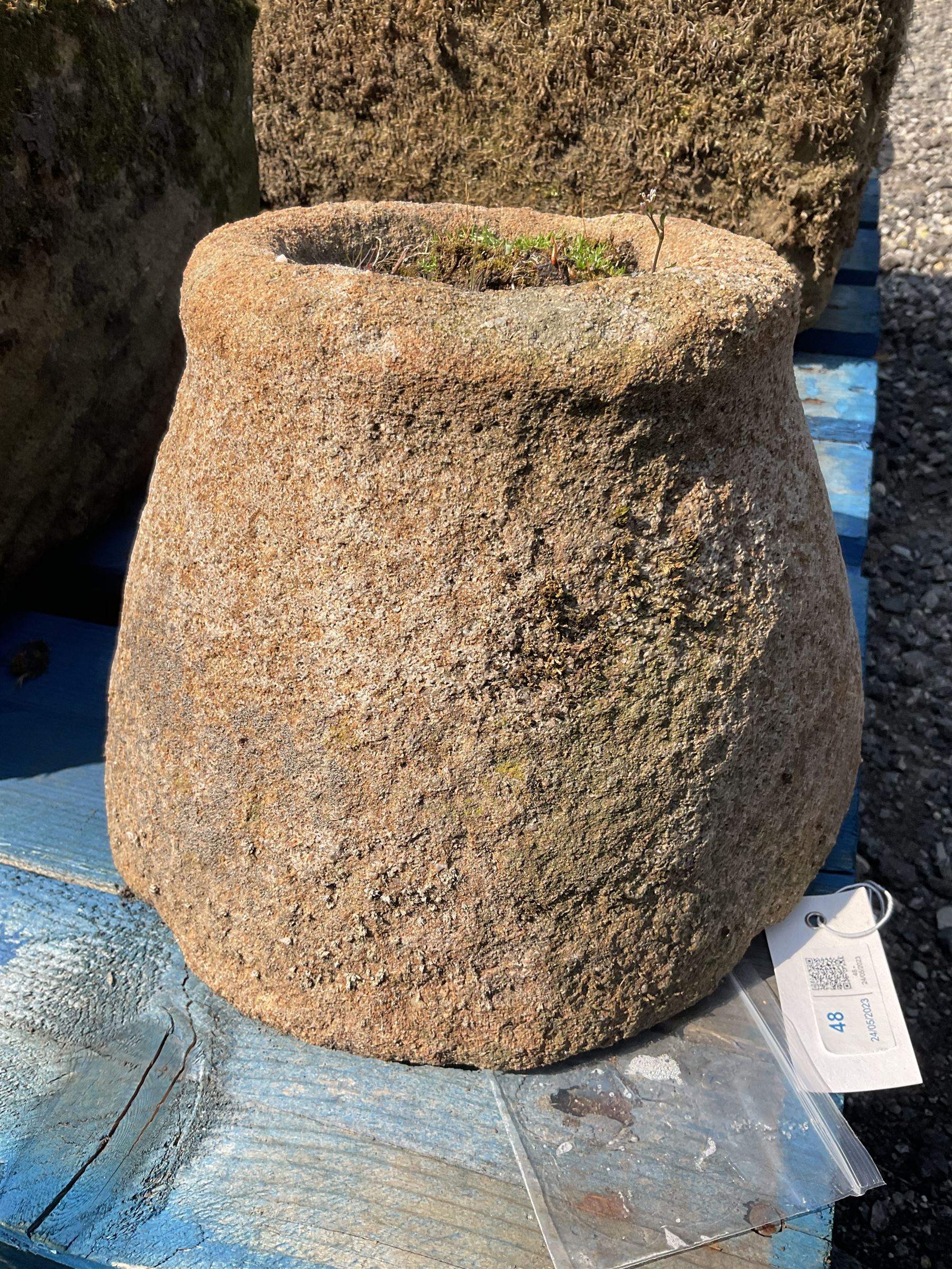 Small beehive shaped planter - THIS LOT IS TO BE COLLECTED BY APPOINTMENT FROM DUGGLEBY STORAGE, GREAT HILL, EASTFIELD, SCARBOROUGH, YO11 3TX