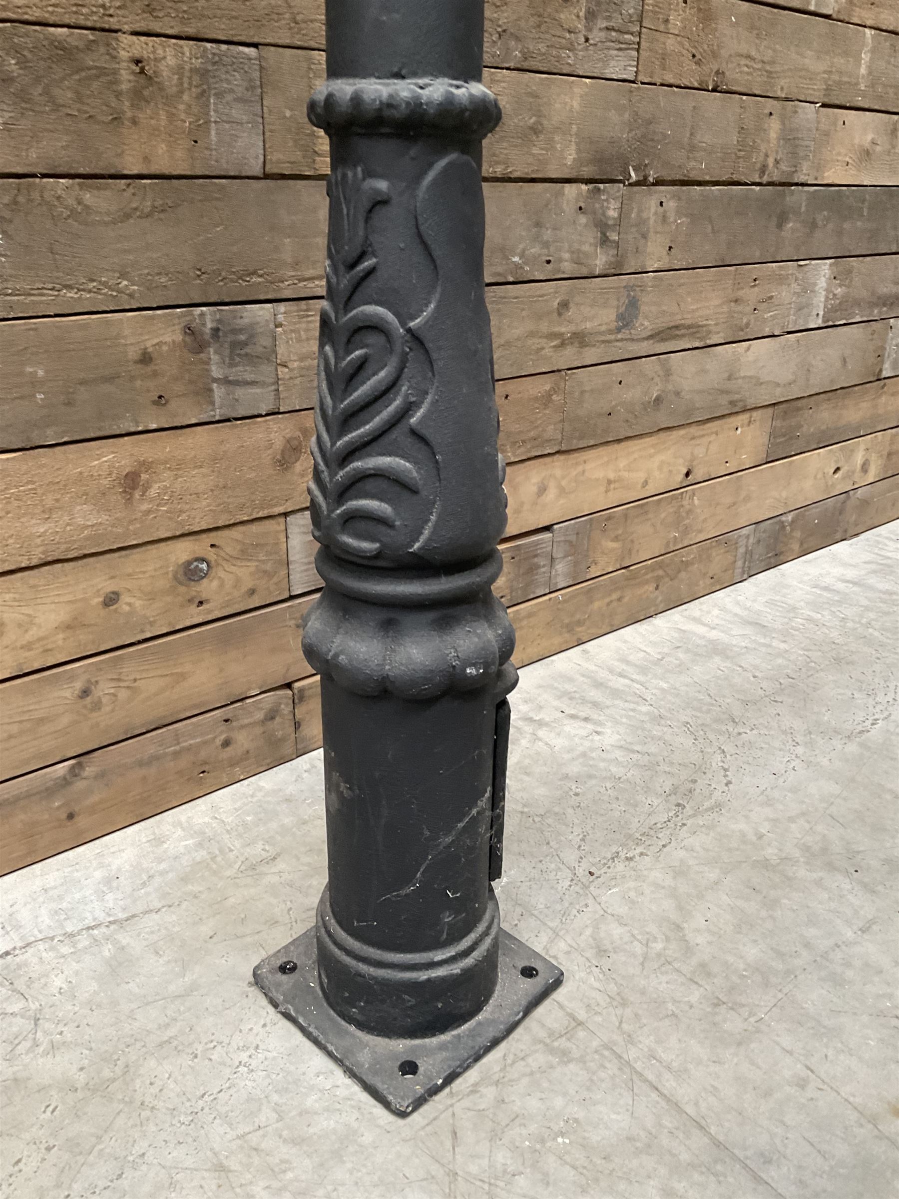 Victorian design cast iron street or driveway lamp, in black finish with stainless steel lantern top