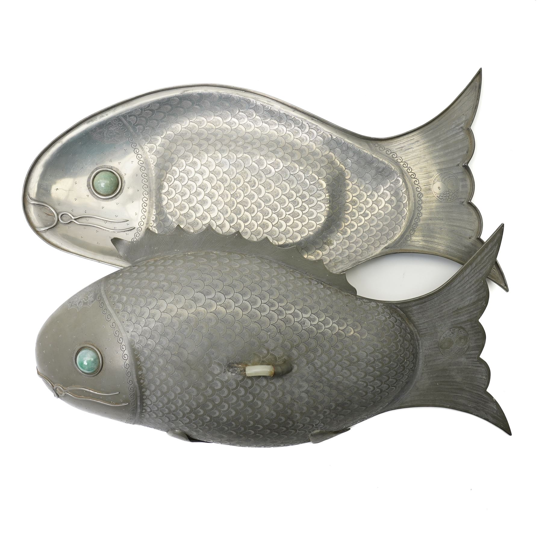 Chinese pewter covered tureen, in the form of a fish, with green hardstone eye, with engraved scale decoration, D55cm 