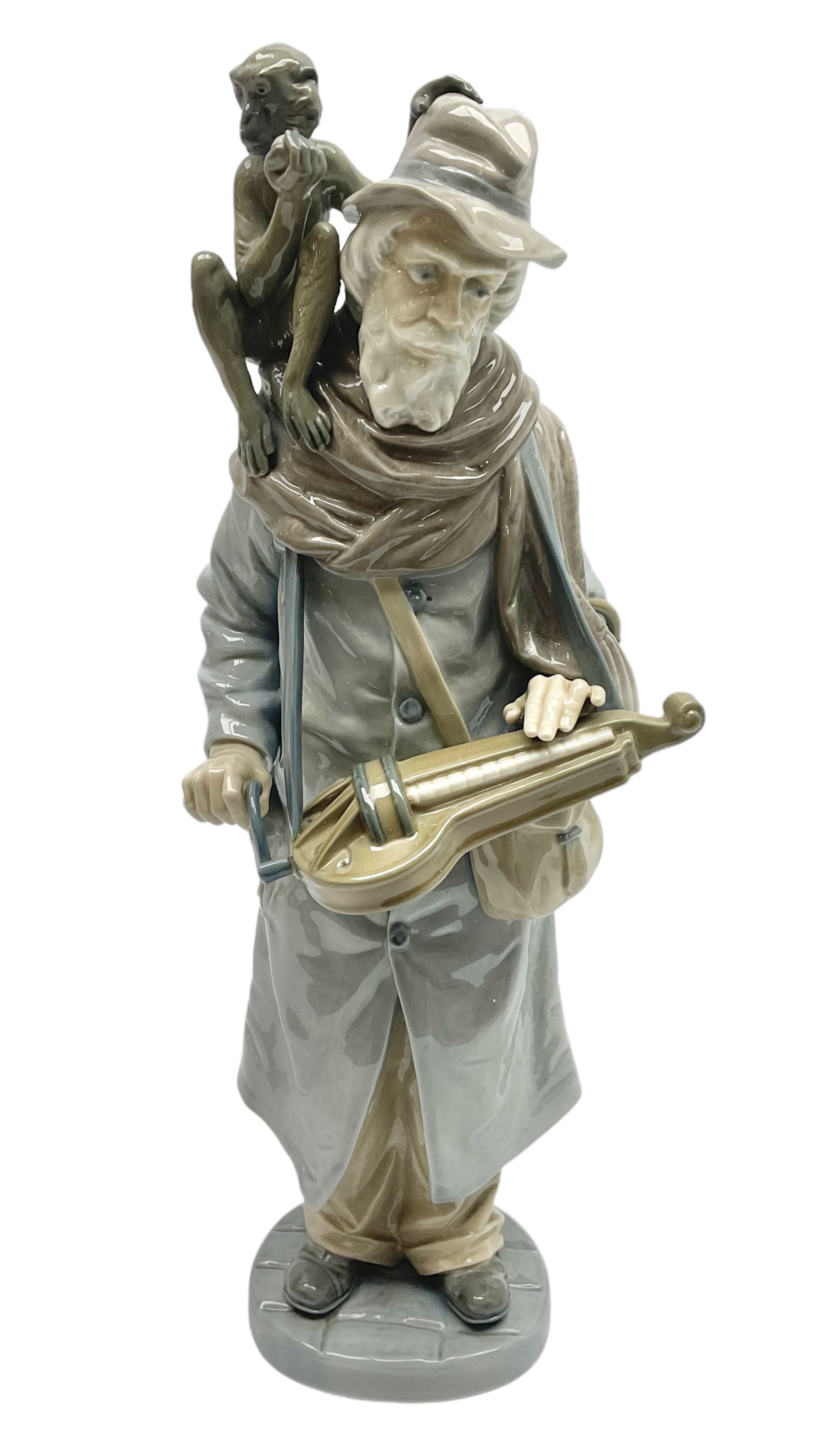 Lladro figure | Antiques, Collectables, Ceramics & Small Lots | 56777