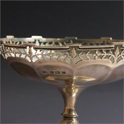 Early 20th century silver tazza, the bowl of circular form with pierced foliate border, upon and knopped stem and circular foot, hallmarked 	Marcus Beaver, Birmingham 1913, H11cm, D15cm