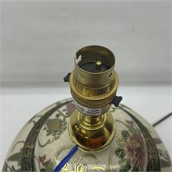 Table lamp of squat baluster form, decorated with Mandarin ducks and floral  landscape, upon a circular wooden base H42cm